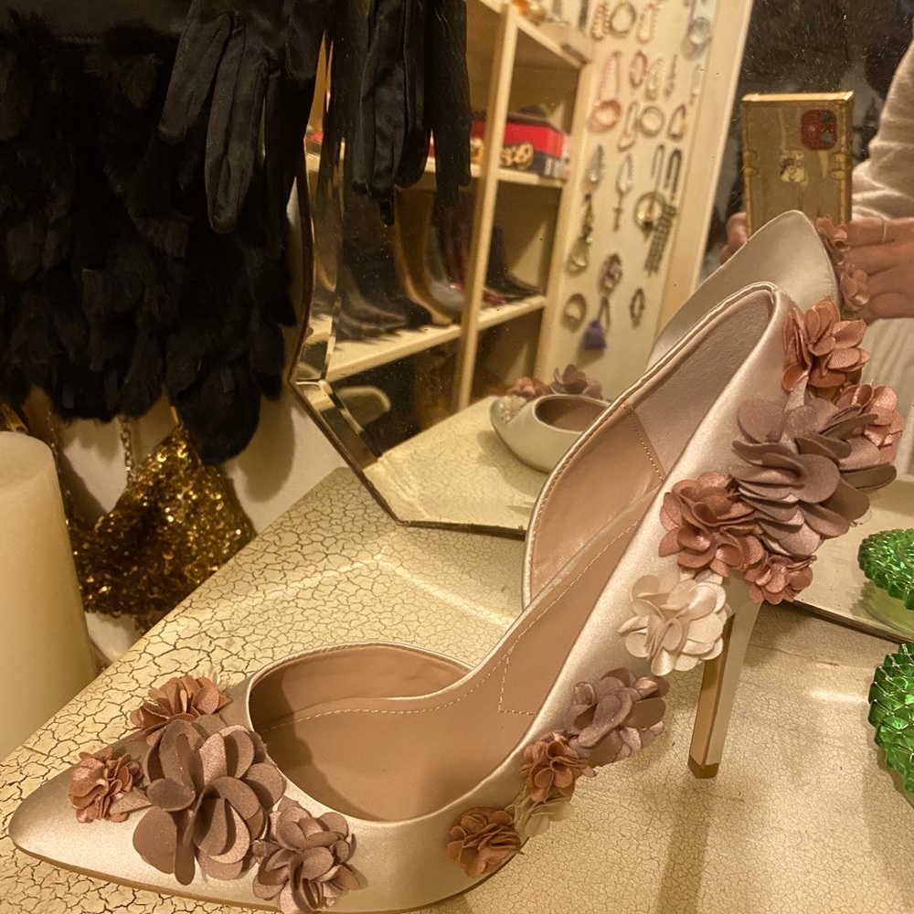 Out of this world black or cream Sam Edelman Cocktail heels👠 Brand New!!!